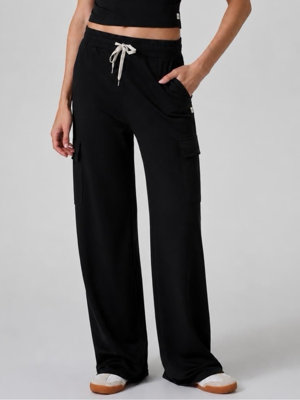 Vuori Halo Essential Cargo Wideleg Pant